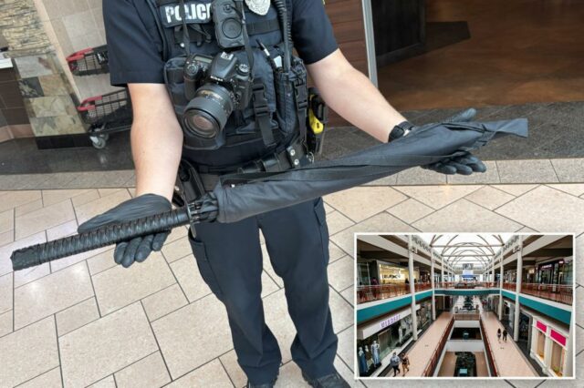 A polícia disse que um guarda-chuva preto com uma maçaneta no estilo samurai era confundido com um rifle, provocando pânico no Destiny USA.