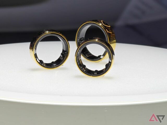 Samsung Galaxy Ring em um fundo branco