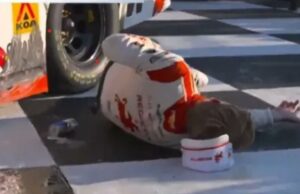 Connor Zilisch quebra a clavícula no outono após a vitória da Nascar Xfinity em Watkins Glen A NASCAR XFINITY Series Connsts Zilisch quebrou a clavícula após a queda dura da Victory Lane em Watkins Glen International em 9 de agosto de 2025.