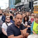 Ricky Jones, 58, que exigiu que os protestantes anti-migrantes fossem cortados em um anti-racismo de manifestação para incentivar a violência (ele é retratado no Rally)