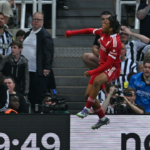 Contagem de Liverpool com Ngumoha, de 16 anos, para se livrar de 10 homens Newcastle Fightback