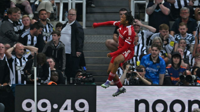 Contagem de Liverpool com Ngumoha, de 16 anos, para se livrar de 10 homens Newcastle Fightback 

