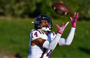 Court Nash se torna celebridade de São Francisco na batida de McClymonds pela Riordan Court Nash se torna celebridade de São Francisco na batida de McClymonds pela Riordan