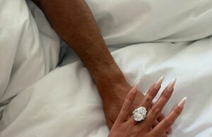 Cristiano Ronaldo e Georgina Rodríguez estão noivos! Jogadores de futebol revelam um anel de diamante gigante quando ela diz “neste e em todas as minhas vidas” Cristiano Ronaldo, 40 e Georgina Rodríguez, 31, anunciaram seu compromisso quando Wag foi ao Instagram para mostrar seu enorme anel de diamante na segunda -feira