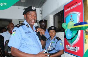 DIFERANTE: SPLITS COMO EFICIENTE INSPETOR NIGERIANO ANTERIOR GERAL DE POPS, SOLOMON ARASE PAIRA EM ABUJA DIFERANTE: SPLITS COMO EFICIENTE INSPETOR NIGERIANO ANTERIOR GERAL DE POPS, SOLOMON ARASE PAIRA EM ABUJA