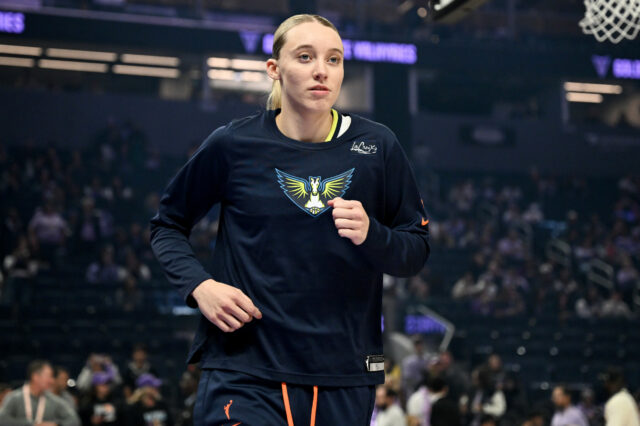 Dallas asas recebem extremamente em relação a Buekers Paige


