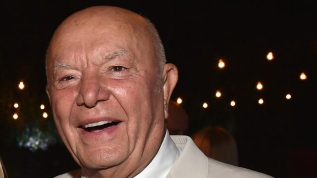 Dan Tana, ex -ator que abriu o icônico local de encontro para celebridades de Hollywood, morre aos 90

