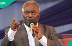 Danificação: o padre Kumuyi quebra 2 regulamentos mais profundos, surgem informações Danificação: o padre Kumuyi quebra 2 regulamentos mais profundos, surgem informações