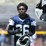 Corner Dallas Cowboys Daron Bland (26) durante um campo de treinamento em River Ridge Fields.