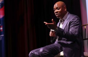 Dave Chappelle Punta, o documentário não publicado, ‘Live in Real Life’, sobre seus shows de comédia Covid, para arrecadar dinheiro para sua alma mater da escola secundária Dave Chappelle Punta, o documentário não publicado, 'Live in Real Life', sobre seus shows de comédia Covid, para arrecadar dinheiro para sua alma mater da escola secundária