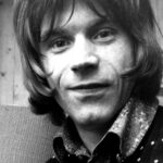 Dave Edmunds hospitalizado após a parada cardíaca, diz sua esposa