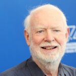 David Stratton, apresentador de televisão e crítico de cinema da Variety and the Australian, morre aos 85 anos
