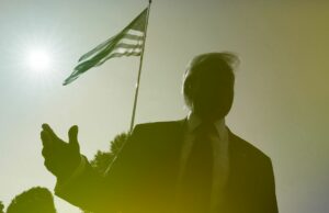 De fato, a mordida econômica Trump e suas políticas comerciais de proteção De fato, a mordida econômica Trump e suas políticas comerciais de proteção