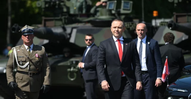 Defilada do Exército Polonês 2025. Centenas de peças de equipamentos e veículos nas ruas da capital

