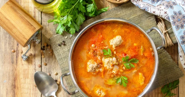 Delicioso jantar para sábado. Demos uma receita, você cozinha. Sopa de giroscópio

