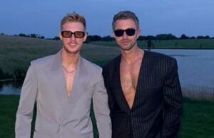 Dentro de Max Parker e o casamento luxuoso de Kris Mochrie: Emmerdale Stars, que interpretaram irmãos em sabão de sucesso amarrados durante a cerimônia de Suffols com artistas muito famosos e convidados de celebridades Emmerdale estrela Max Parker e Kris Mochrie Band empatou em uma cerimônia luxuosa em Suffolk nesta semana - com um convidado muito especial que se apresentou à noite