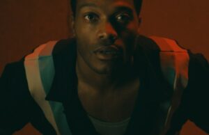 Dentro de ‘terrestre’, o complacente distorcido da multidão de fantasia que pode ou não ser um sonho de febre alienígena Dentro de 'terrestre', o complacente distorcido da multidão de fantasia que pode ou não ser um sonho de febre alienígena