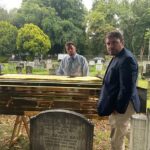 Um 'rei' viajante foi enterrado em um caixão de ouro maciço de seis dígitos após uma turnê de despedida de uma semana em um Rolls Royce. Frank Thompson, que morreu aos 69 anos de uma infecção no peito em 2 de julho, recebeu uma despedida extravagante por sua família devastada