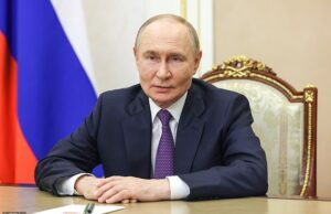 Depois que Trump move os barcos de energia nuclear perto da Rússia, Putin responde iniciando o “Treinamento de Jogos de Guerra” com a China em um show sombrio de força combinada Como retaliação ao presidente dos EUA, Donald Trump, que aproxima os submarinos da Rússia, Putin começou