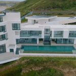 Edward Short e sua esposa Hazel colocaram suas economias na construção de sua casa ecológica de fantasia, conhecida como Chesil Cliff House