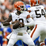 Derek Carr joga sombra em Browns sobre a decisão de Shedeur Sanders