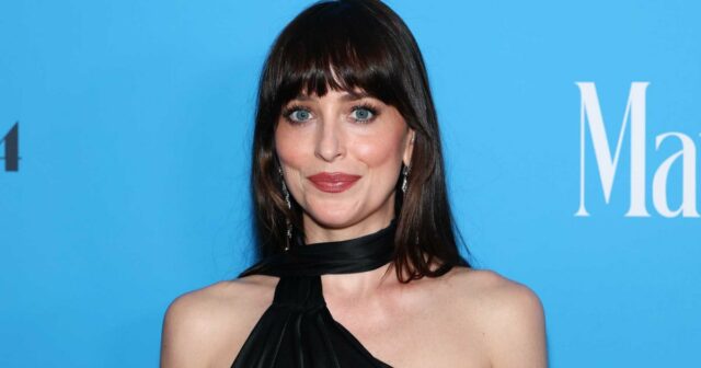 Deseja possuir mocassins Gucci de US $ 1,050 de Dakota Johnson? Amazon tem o visual exato por US $ 36



