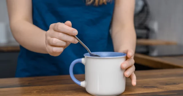 Despeje com água e beba antes do café da manhã. Um estímulo plano de estômago e energia garantida

