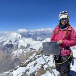 O alpinista russo Natalia, também conhecido como Natasha, Nagovitsina, 47, foi preso a 22.965 pés no pico da vitória no Quirguistão, com uma altura do cume de 24.406 pés