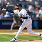 O arremessador dos Yankees Devin Williams (38) está jogando o campo na 6ª rodada contra o Houston Astros no Yankee Stadium, domingo, 10 de agosto de 2025, em Bronx, NY.