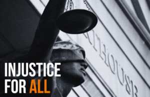 Dez mandamentos e segunda emenda recebem pedras Arquivo - Uma cópia das dez regras com outros documentos históricos no corredor da Geórgia Capitol em 20 de junho de 2024 em Atlanta. (Foto ABD / John Bazmore, arquivo)