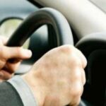 Dirigir casualmente em uma faixa rápida pode ser multada com RP2 milhões