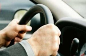 Dirigir casualmente em uma faixa rápida pode ser multada com RP2 milhões Dirigir casualmente em uma faixa rápida pode ser multada com RP2 milhões