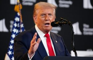 Donald Trump adverte Putin, haverá “consequências muito sérias” se a Rússia não parar a guerra na Ucrânia Donald Trump adverte Putin, haverá "consequências muito sérias" se a Rússia não parar a guerra na Ucrânia