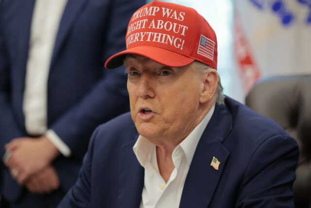 Donald Trump disse que disse a Pam Bondi para 'dar tudo' nos arquivos Epstein



