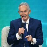 Sir Tony Blair informou Donald Trump na quarta -feira sobre os planos de reconstruir Gaza após o término da guerra (Sir Tony na foto em junho)