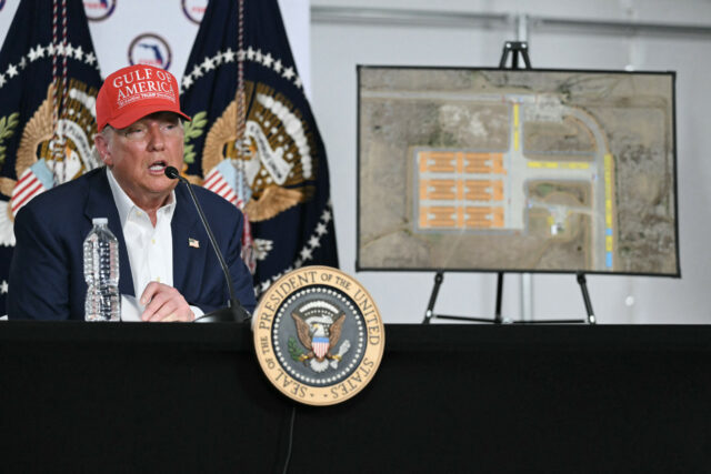 Donald Trump vence a vitória legal na 'Alligator Alcatraz Fight'



