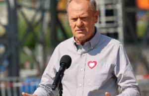 Donald Tusk foi alcançado por um controle deslizante engraçado. O tiro do avião cria uma sensação na web Donald Tusk foi alcançado por um controle deslizante engraçado. O tiro do avião cria uma sensação na web