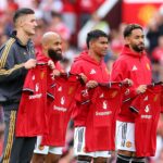 Rasmus Hojlund, do Manchester United, aquece durante a partida da Premier League Summer Series entre o Manchester United e o FC Everton