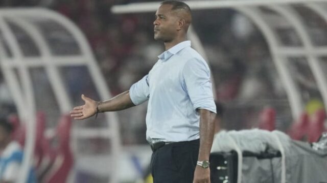 Duel Barcelona vs Real Madrid em Sugbk, Patrick Kluivert se juntou para tocar?

