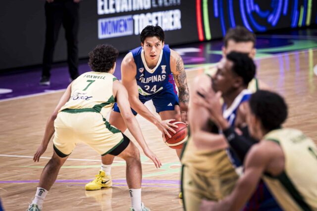 2025 FIBA ASIAN CUP Quarter -Finals durante uma partida contra Dwight Ramos, da Austrália Gilas Pilipinas.