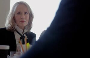 ‘Pergunte a E. Jean’ Depoimento: o docudrama urgente está em conformidade com a individualidade da mídia pioneira que tomou medidas legais contra Trump com ofensas sexuais e alegações de difamação- e venceu duas vezes E. Jean Carroll "Ask E. Jean" Telluride