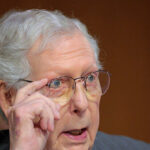 EXCLUSIVO - NATE MORRIS: 'The Badge of Honor' para atacá -lo Mitch McConnell
