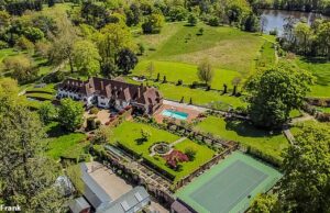 Eden Confidencial – Zac Goldsmith reduz o preço de sua mansão expansiva por Ps1million antes de seu casamento Artes e ofícios Country House, atualmente de propriedade de Lord Zac Goldsmith, mas à venda