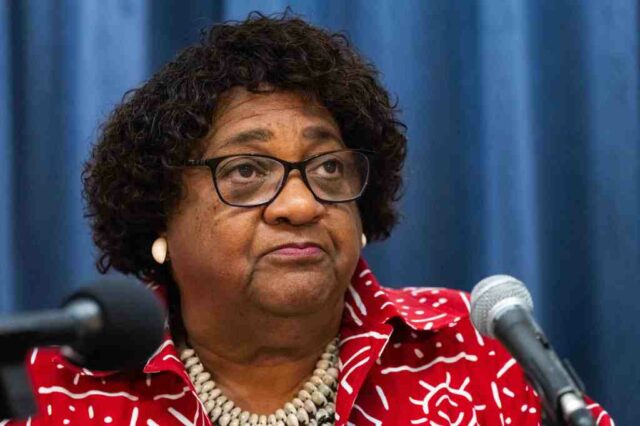 O ministro das Relações Exteriores, Shirley Weber, fala sobre como a Lei de Identificação de Huntington Beach é prejudicial aos eleitores da Califórnia e que seus próprios pais não seriam capazes de escolher porque não anunciaram a certidão de nascimento durante uma conferência de imprensa em Los Angeles e o procurador -geral Rob Bilta. Notícias/scng)