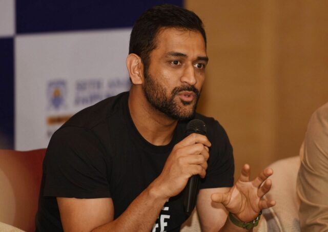 "Ele canta bem também" - a Sra. Dhoni faz uma revelação impressionante sobre Virat Kohli


