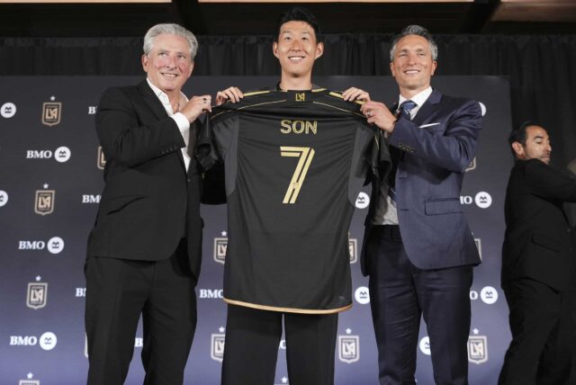 Seu filho Heung-min da Coréia do Sul foi apresentado como um novo membro do Los Angeles FC em uma conferência de imprensa para o time de futebol da MLS em Los Angeles.