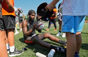 “Eles o trataram melhor do que as outras 31 equipes”: Tony Grossi rejeitou a narrativa sobre Browns e Shadeur Sanders, que ilustrou March Madness Logo