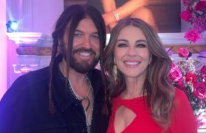 Elizabeth Hurley revela o apelido peculiar de Billy Ray Cyrus em um post de aniversário Elizabeth Hurley divide o apelido de Beau Billy Ray Cyrus ao lado de novas fotos