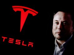 A votação do fundo de riqueza da Noruega é o mais recente golpe no pacote salarial de US$ 1 trilhão de Musk Elon Musk next to large red Tesla logo