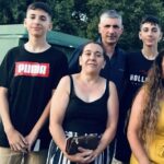 A família (foto), que se acredita ter morada em Thetford, Norfolk, foi morta, juntamente com um homem português de 26 anos, chamado localmente quando o mineiro Ruben terminou e o parceiro polonês de 19 anos de um dos gêmeos